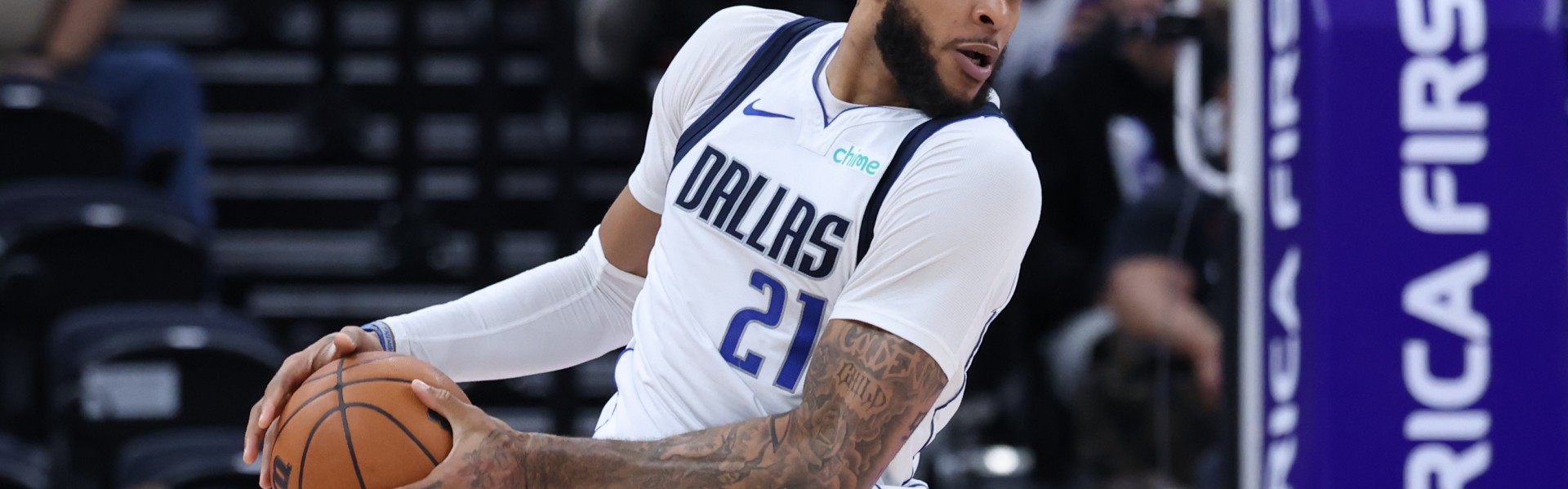 爱游戏平台体验-美记：独行侠中锋加福德已成为勇士值得关注的交易目标