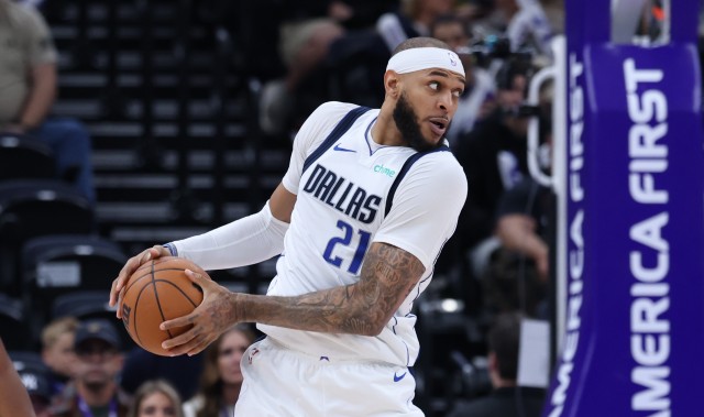 爱游戏平台体验-美记：独行侠中锋加福德已成为勇士值得关注的交易目标