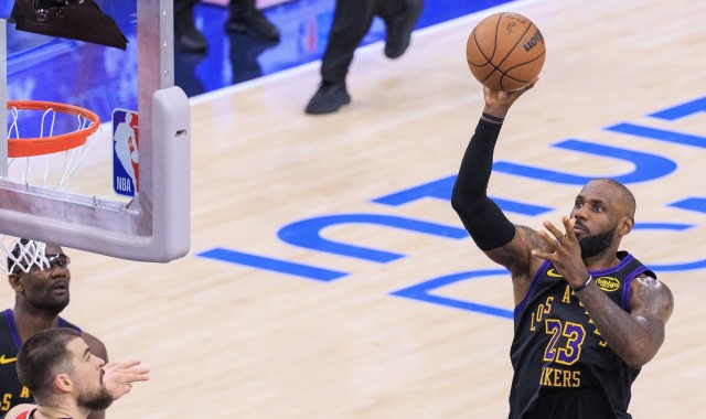 AYX GAMES-Shams：我觉得此时此刻詹姆斯自己也不知道他想要如何结束生涯