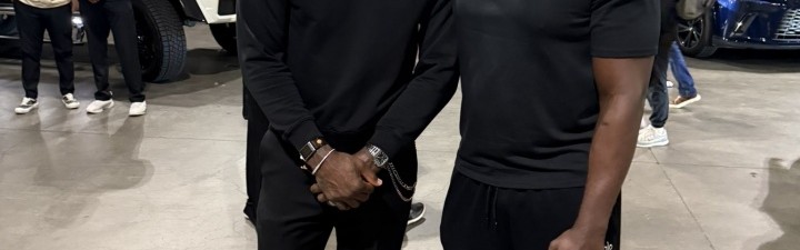 爱游戏中国官网-让詹姆斯看起来很小只🤣阿杜·蒂耶罗父亲晒照：我和GOAT🐐